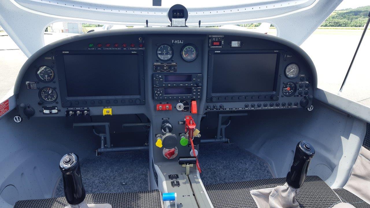 Le glass cockpit du WT9